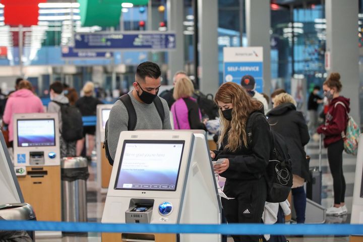 Airlines see holiday surge despite record increase in COVID-19 cases