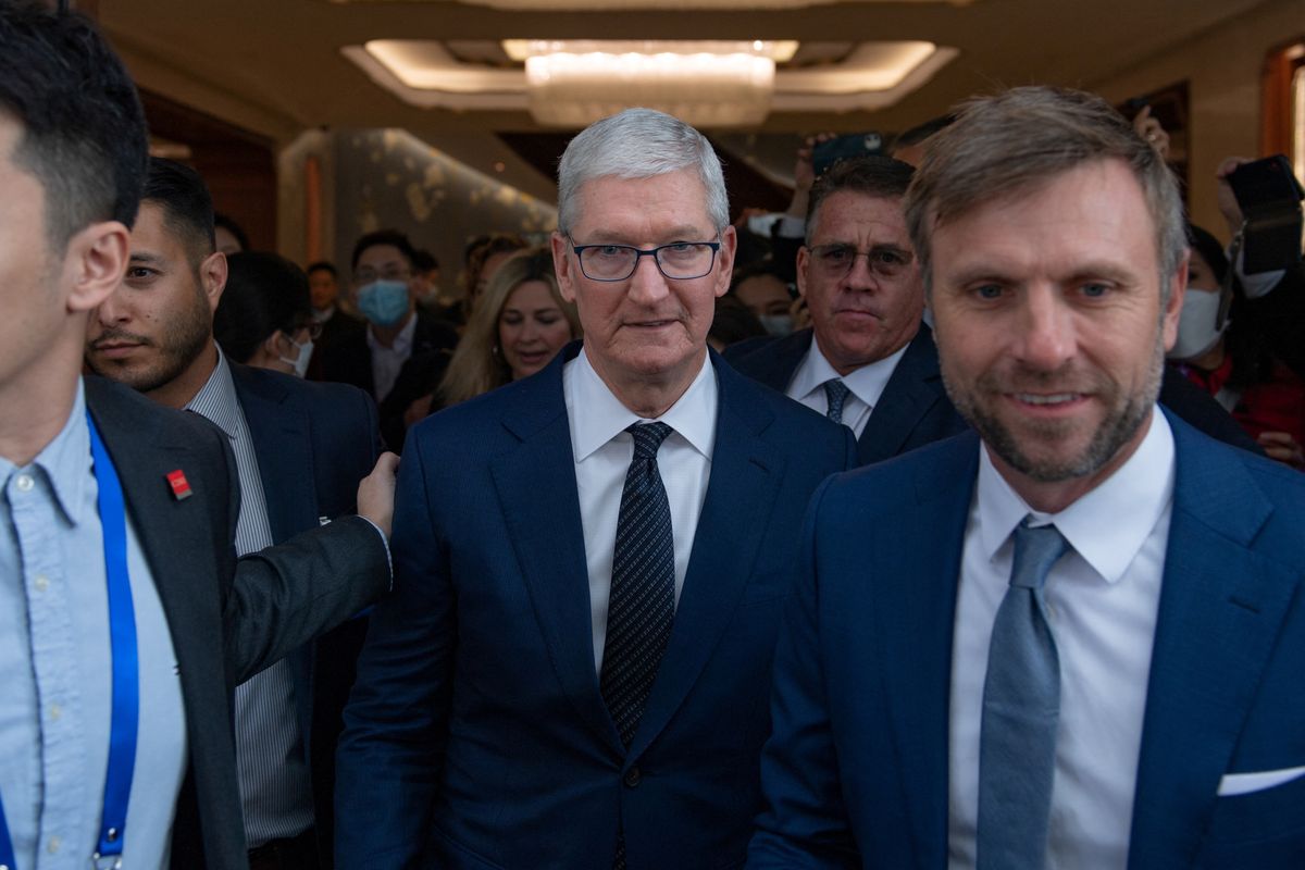 Apple's CEO Tim Cook visits China