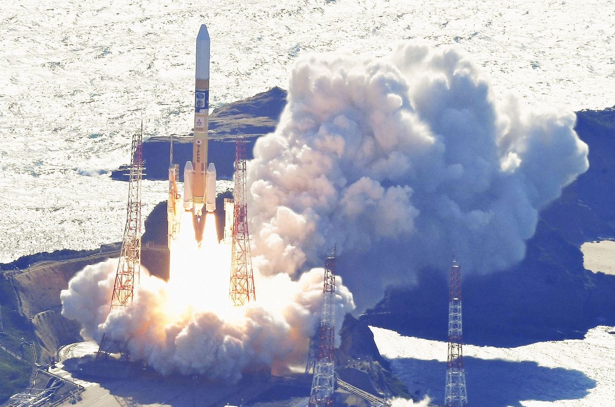 Japan successfully launches X-ray satellite and “moon sniper” lunar lander