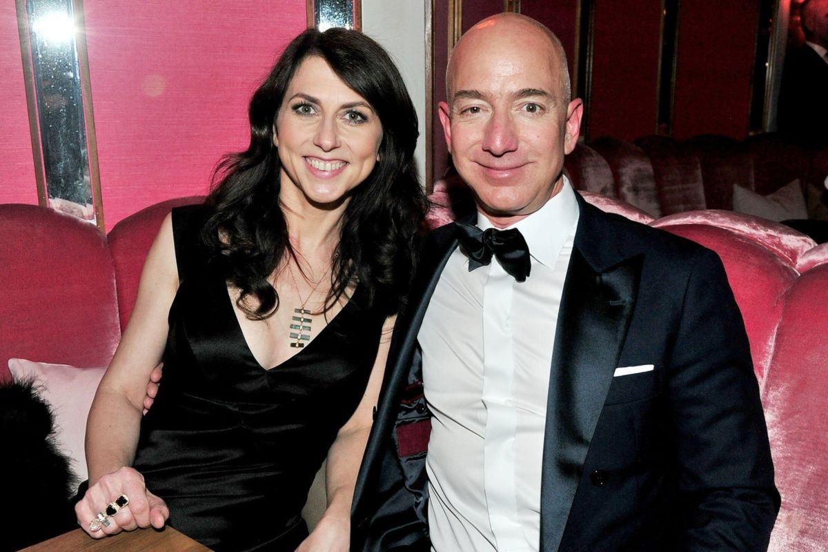 MacKenzie Bezos sells US$400 million of her Amazon shares