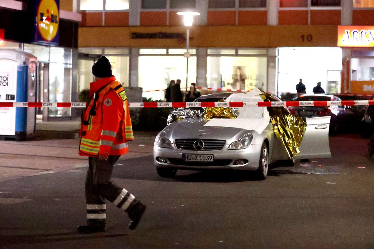 11 dead following shootings at hookah bars in German town