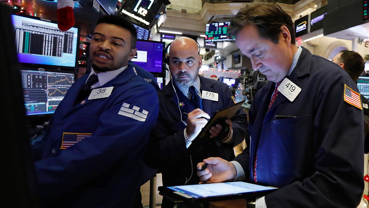 Wall Street rout continues as containment efforts rise
