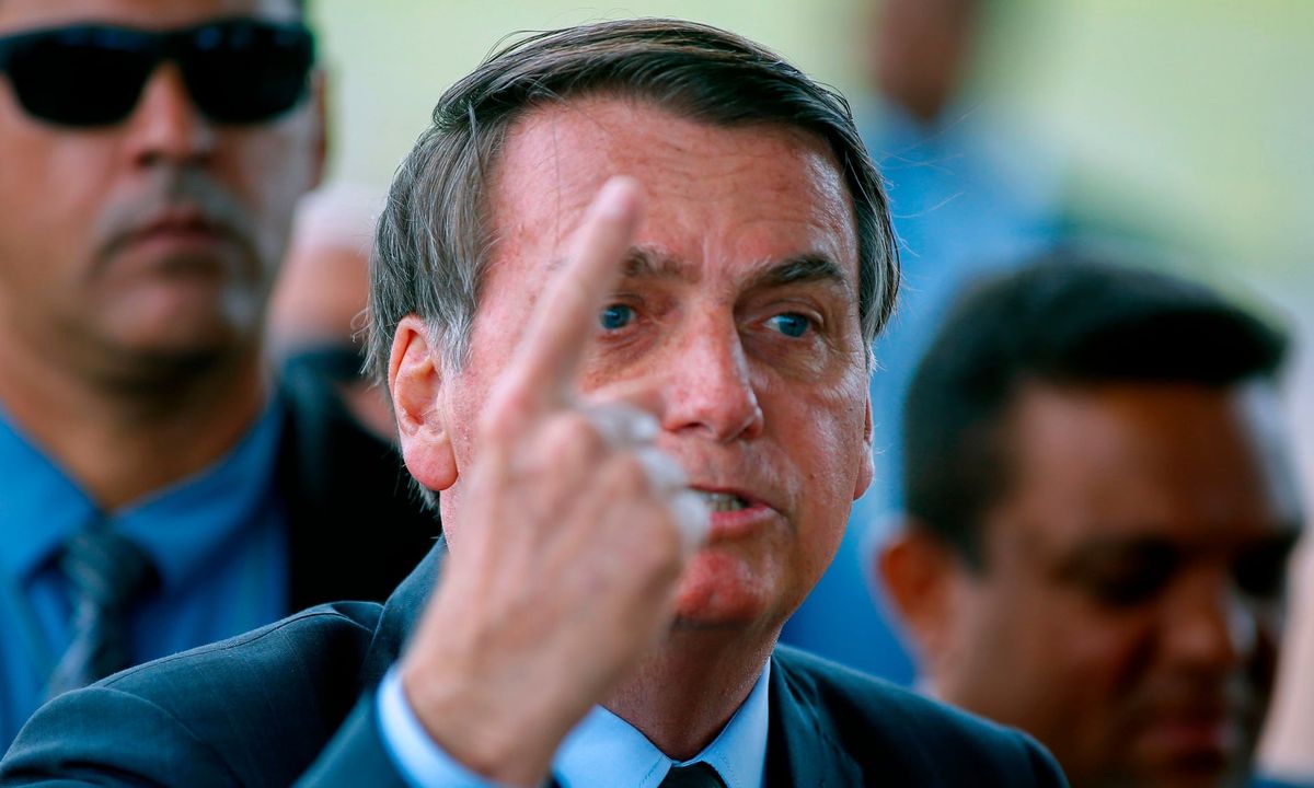Bolsonaro urges Brazilians to return to work, plays down coronavirus threat