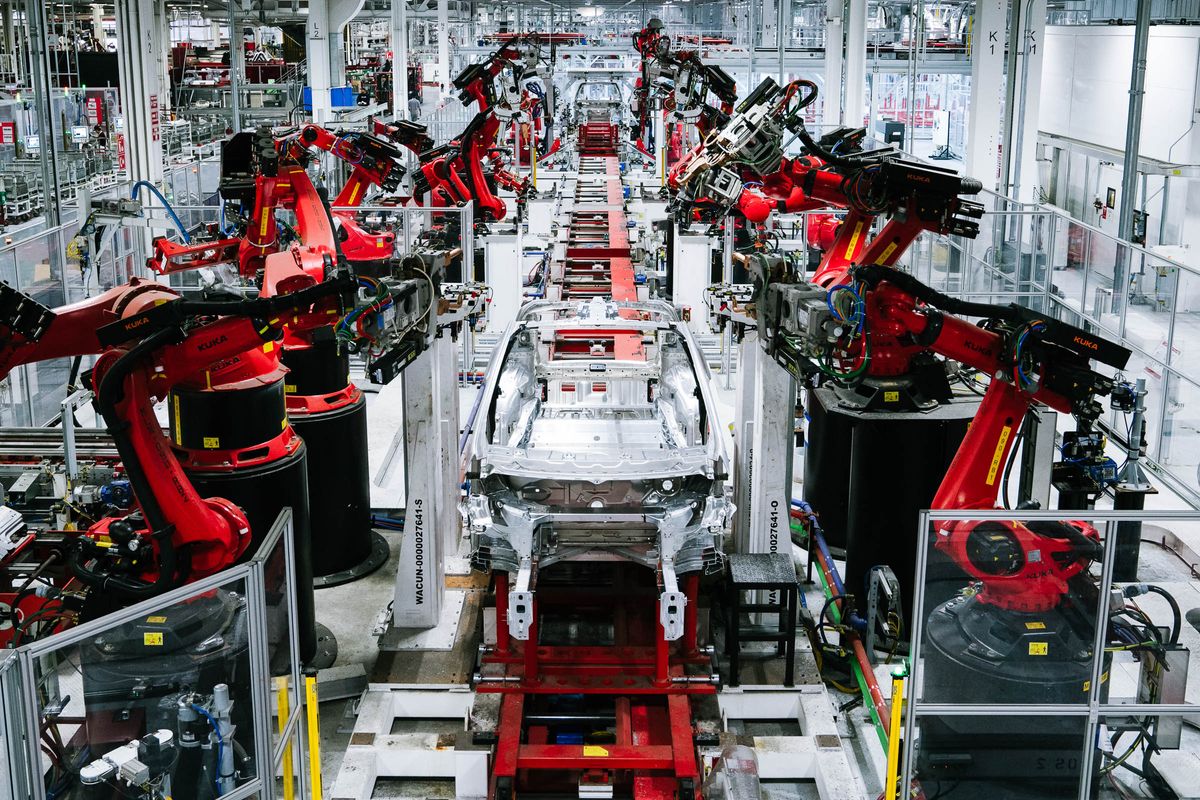 Elon Musk defies lockdown regulations to reopen factory