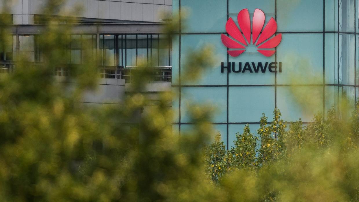 UK bans the use of Huawei technologies in its 5G network
