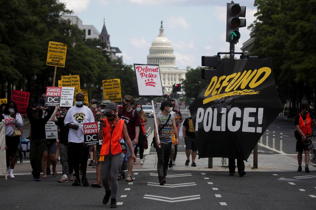 Obama’s criticism of the “Defund the police" slogan reveals a rift between American “leftists" and “liberals"