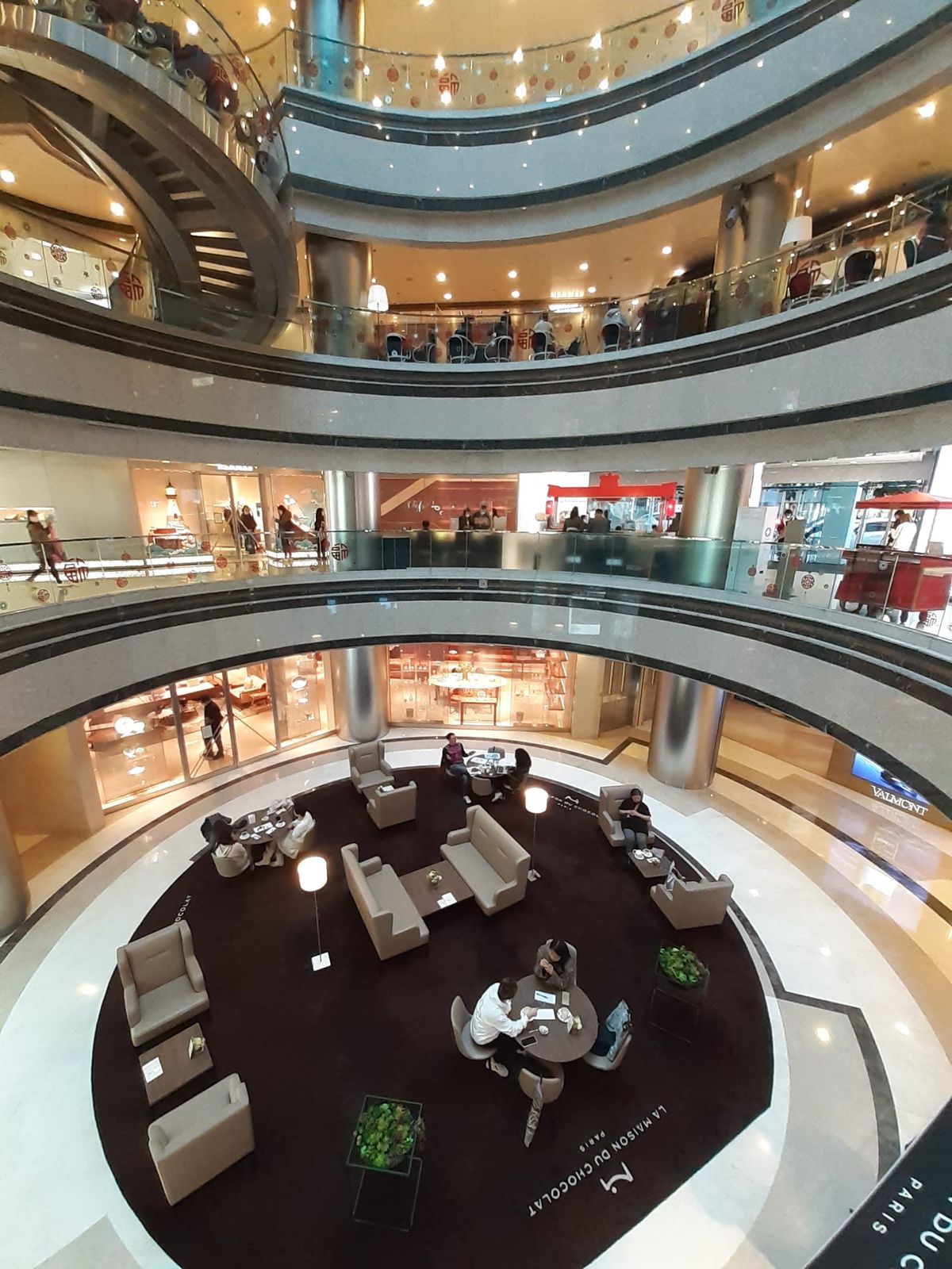 Where are the best shopping malls in Causeway Bay, Hong Kong?