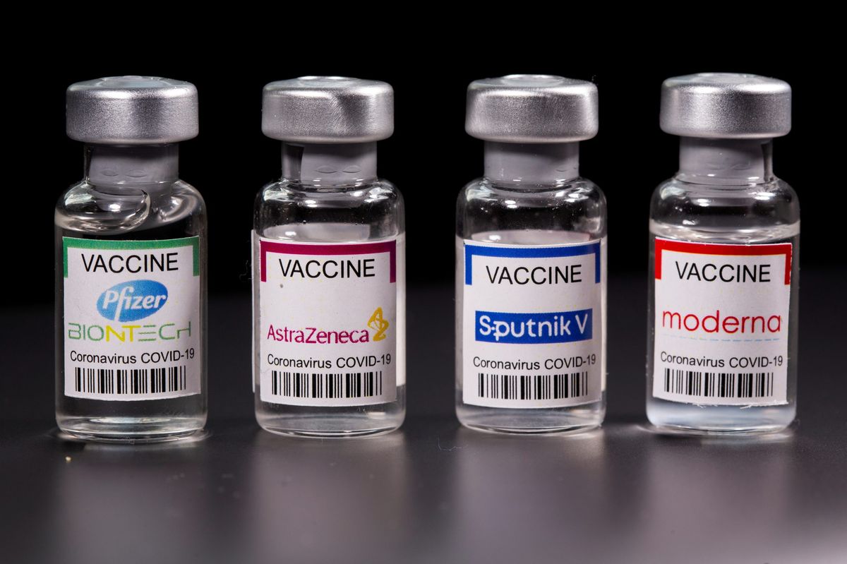 How are the US and China handling vaccine booster shots?