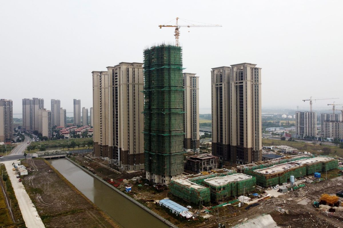 How’s China’s growing middle class related to the country’s housing bubble?