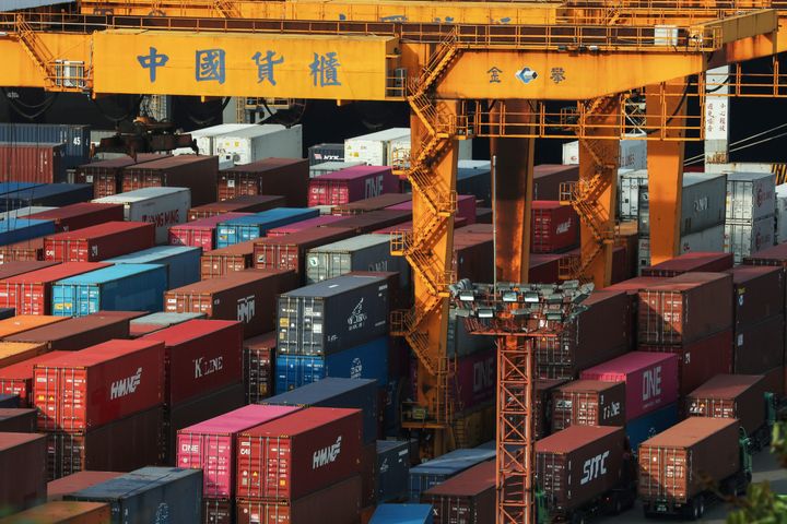 Taiwan’s exports fall sightly, but beat expectations of a slump