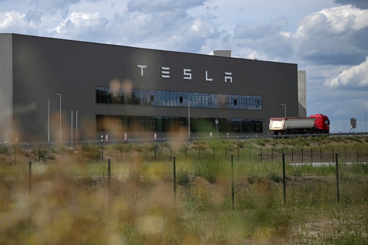 Tesla growth EV market