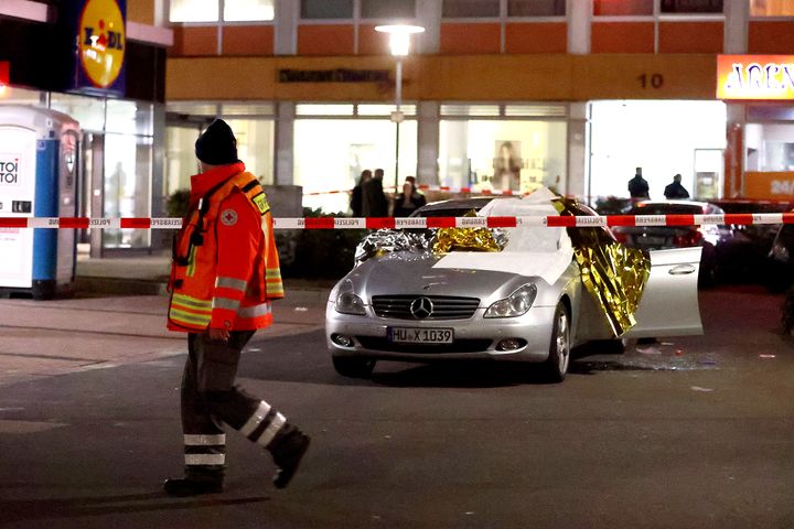 11 dead following shootings at hookah bars in German town